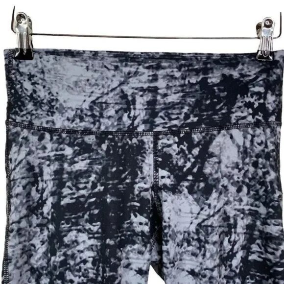 CHAMPION WOMEN'S DuoDry GRAY/BLACK PATTERN CAPRI LEGGINGS SMALL-EUC - Picture 2 of 4